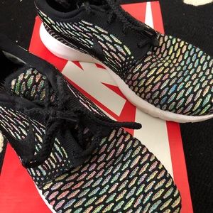 Nike Rosche multi-color athletic shoes